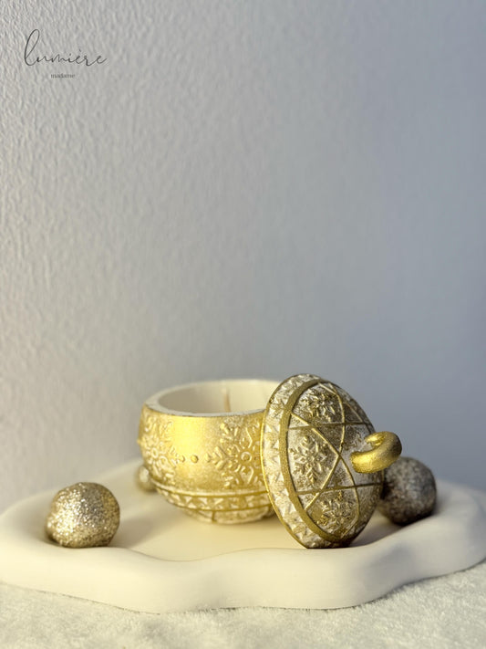 glob ceramic cu ceara de soia cu parfum de craciun ideala pentru cadou de sarbatori