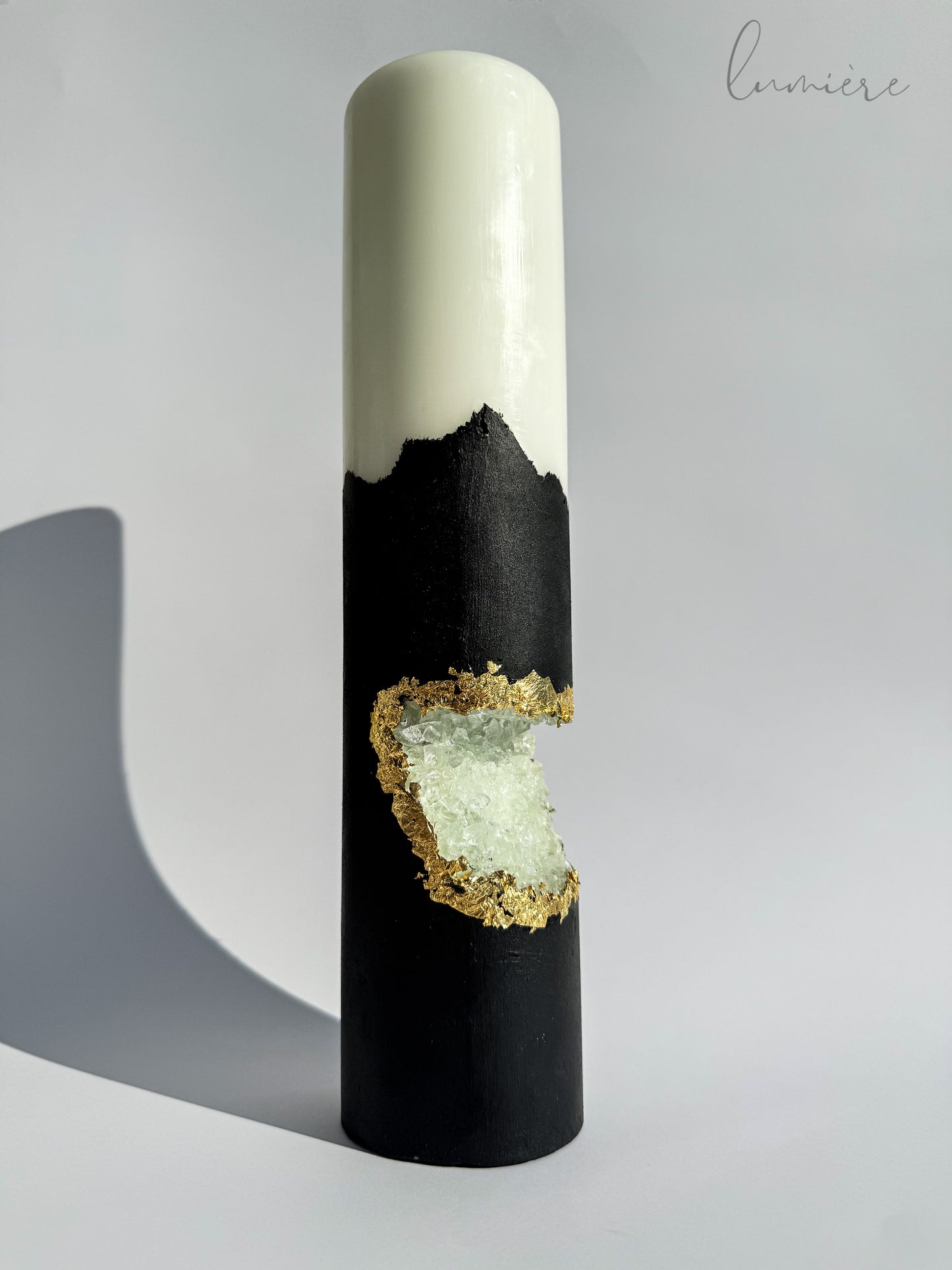 Black concrete candle with gold crystals – Crystal Noir Élégance by Lumière Madame