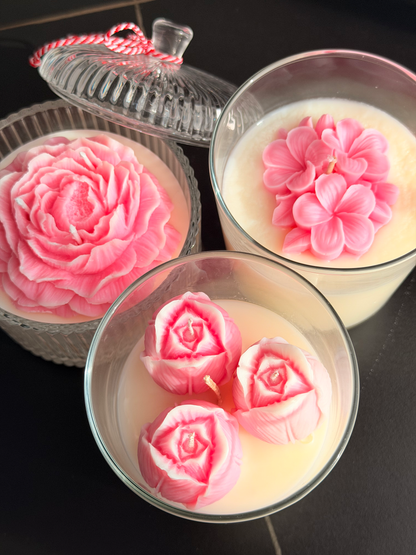 Lumânare Parfumată din Ceară Naturală de Soia în Pahar de Sticlă – Lalele/Buchet flori