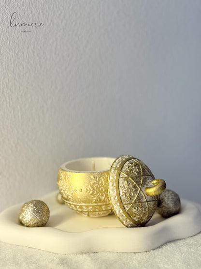 glob ceramic cu ceara de soia cu parfum de craciun ideala pentru cadou de sarbatori 