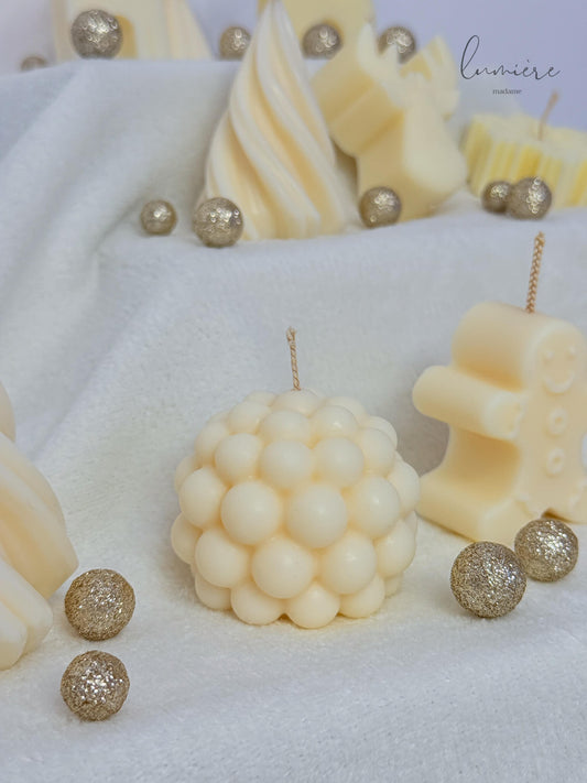 lumanare bubble alba din ceara de soia mica rotunda cu cerculete parfumata