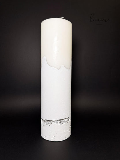 Lumânări elegante albe și argintii pentru decor interior modern