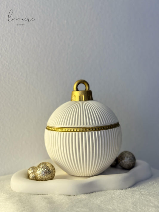 glob ceramic alb cu dungi fine si auriu lumanare