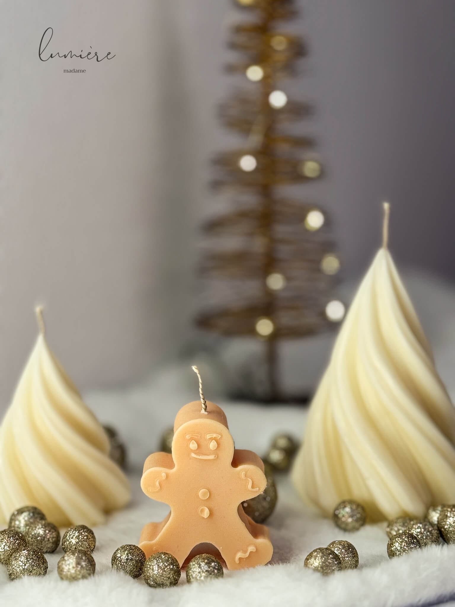 set lumanare brad cu lumanare omulet de turta dulce din ceara de soia parfumata 